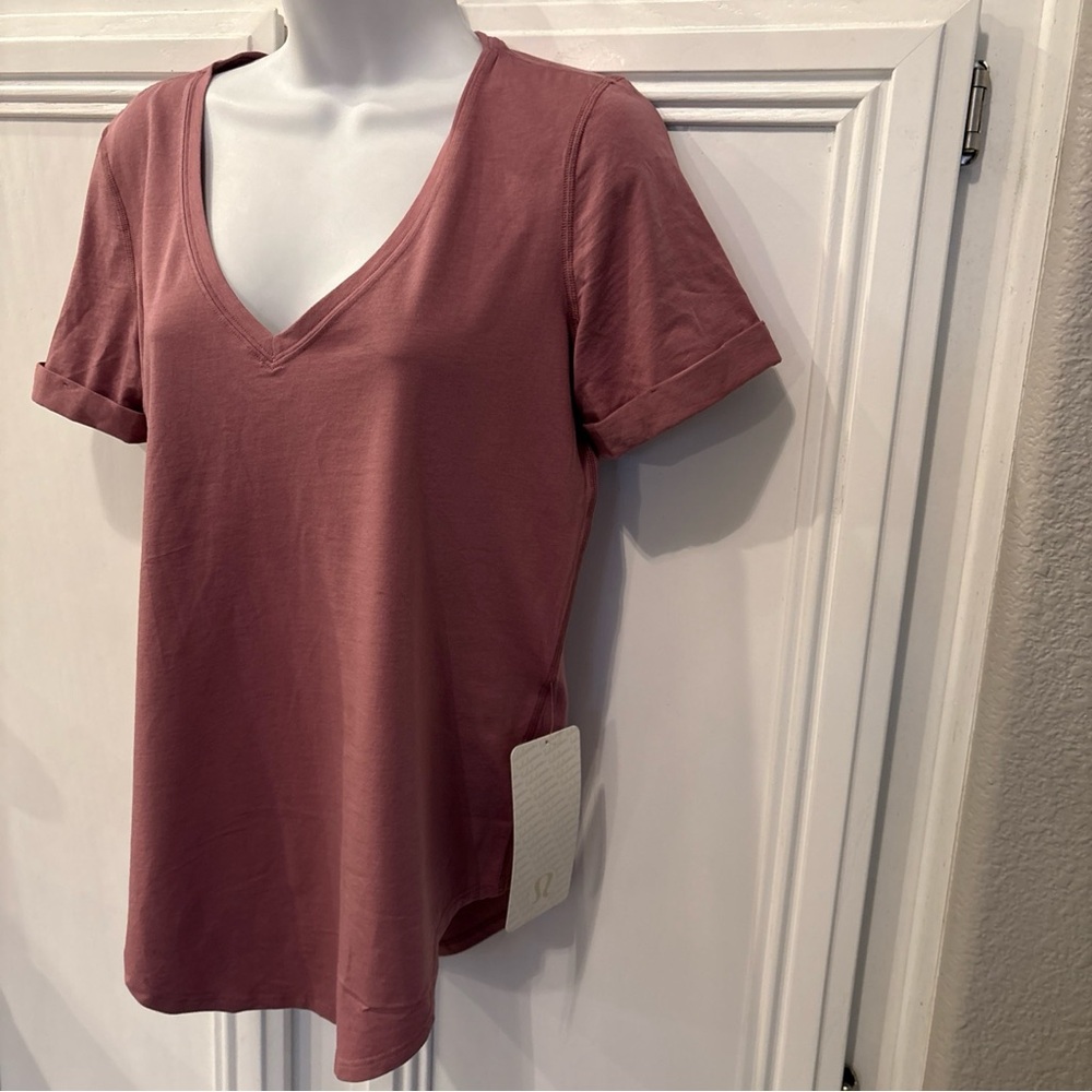 NWT Lululemon Love  V Neck Short Sleeve T-Shirt  Fig Pink Size 4 Pima Cotton